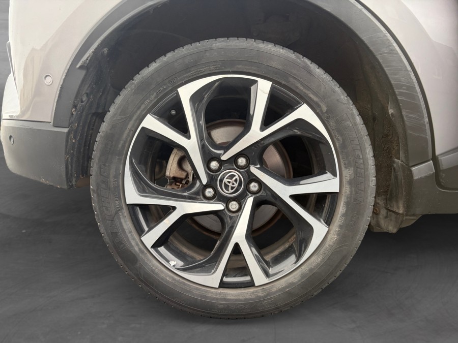 TOYOTA d'occasion C-HR 122h Graphic 2WD E-CVT de 2017 Méry Sur Oise