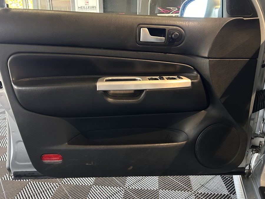 VOLKSWAGEN d'occasion GOLF VW GOLF IV 4 MOTION R32 de 2003 Aix Les
