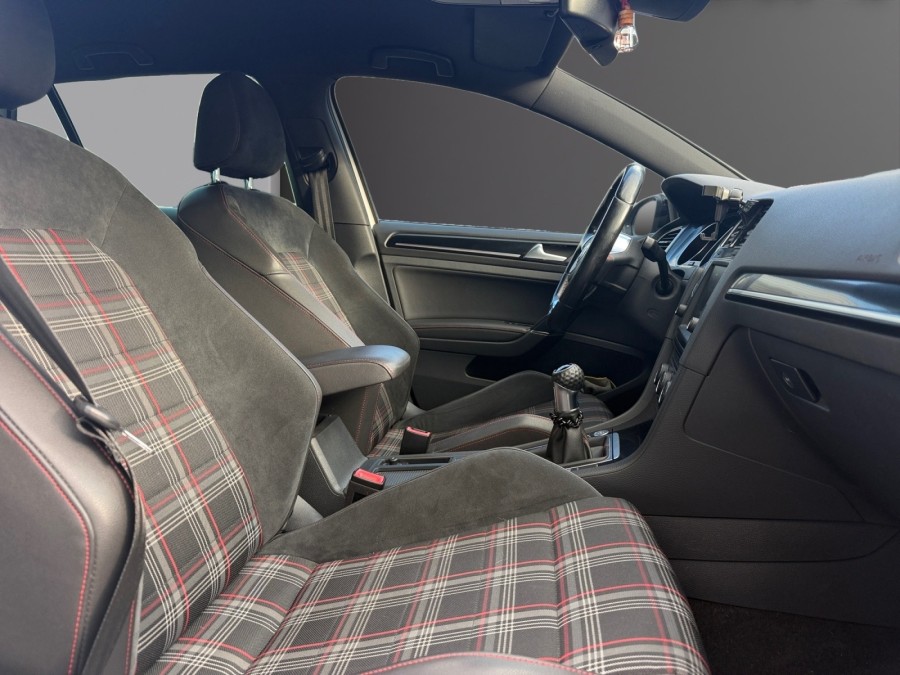 VOLKSWAGEN d'occasion GOLF 2.0 TSI 230 GTI de 2014 Salon de Provence