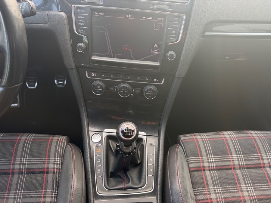 VOLKSWAGEN d'occasion GOLF 2.0 TSI 230 GTI de 2014 Salon de Provence