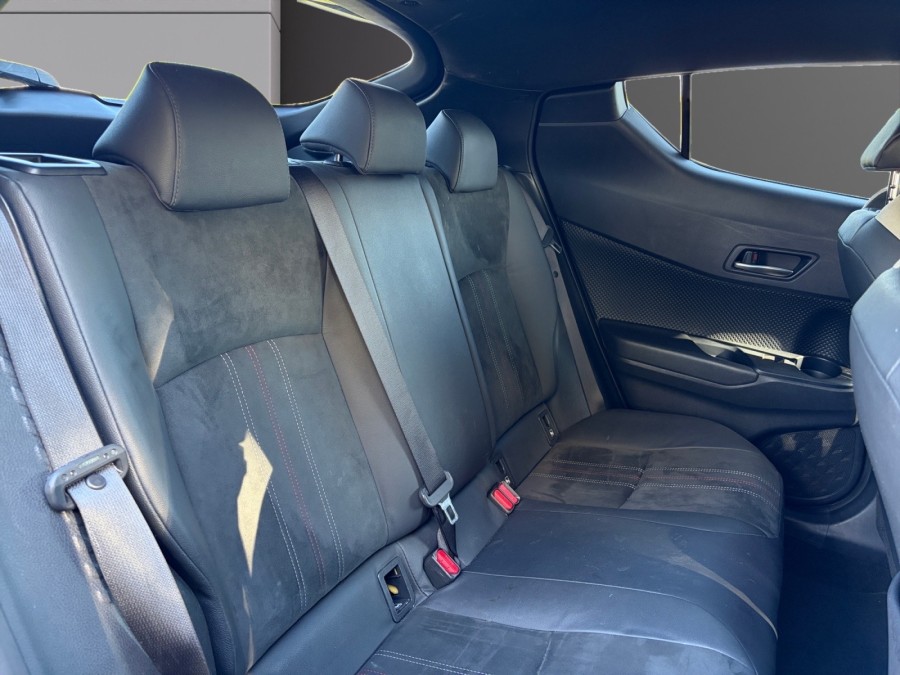 TOYOTA d'occasion CHR 1.8 HYBRIDE 122H GR SPORT de 2023 Nord Isère