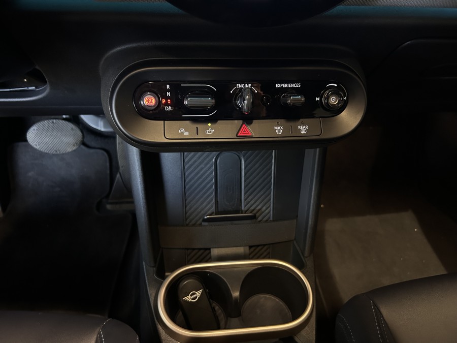 MINI d'occasion MINI 1.5 COOPER C 156 ESSENTIAL DKG de 2024 Aix Les