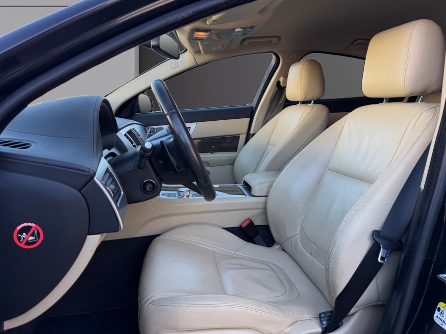JAGUAR d'occasion XF 2.2 D 200ch Luxe Premium de 2015 Toulon Est (83)﻿