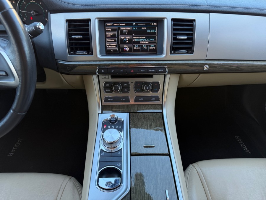 JAGUAR d'occasion XF 2.2 D 200ch Luxe Premium de 2015 Toulon Est (83)﻿