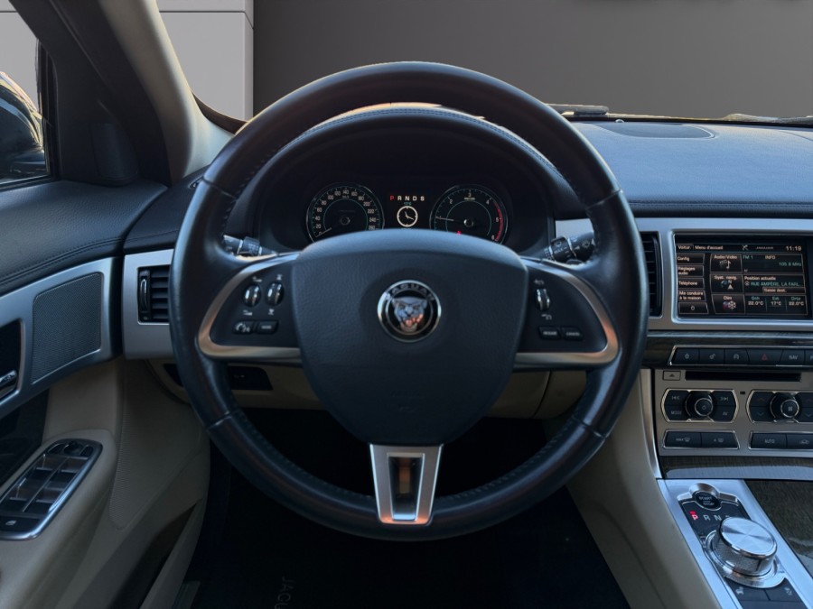 JAGUAR d'occasion XF 2.2 D 200ch Luxe Premium de 2015 Toulon Est (83)﻿