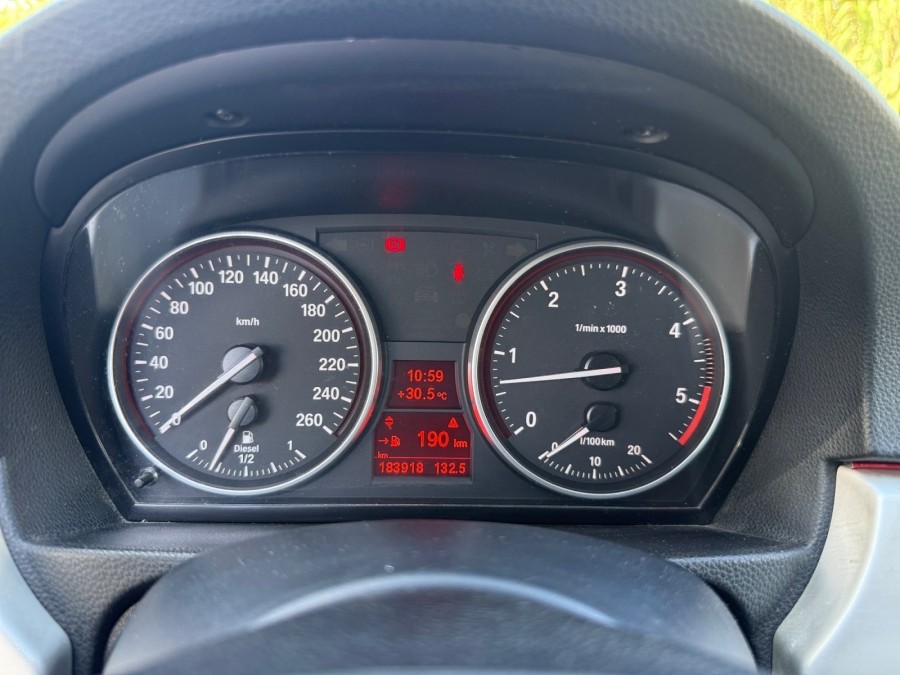 BMW d'occasion SERIE 3 325dA 197ch Luxe de 2008 Marignane (13)﻿
