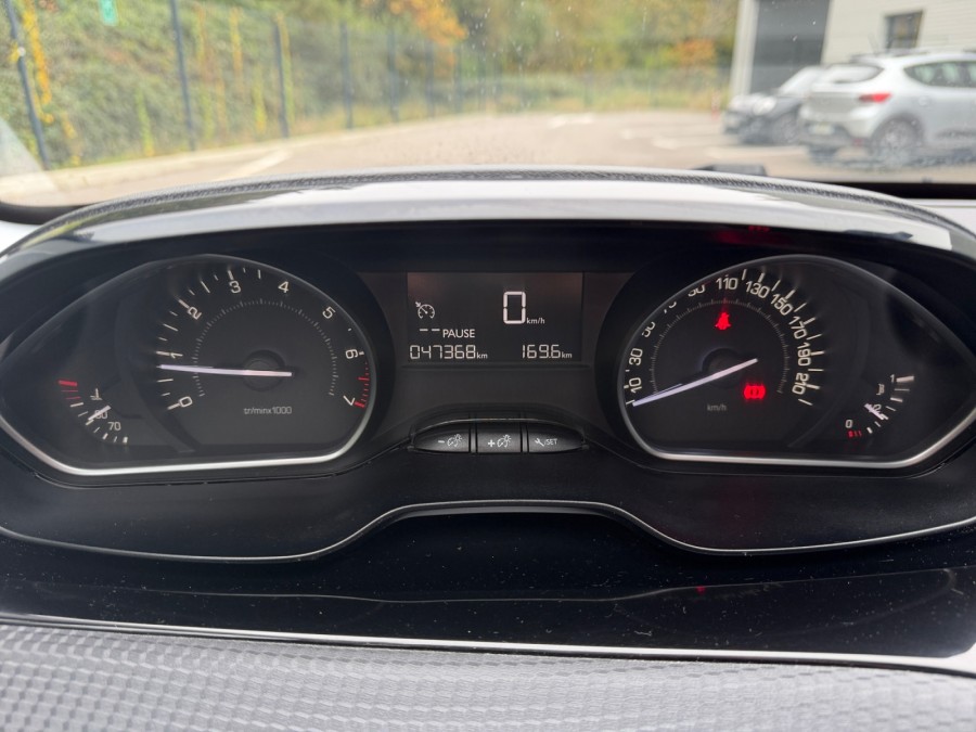 PEUGEOT d'occasion 208 PEUGEOT 208 1.2 VTi 12V 82Ch STYLE de 2016