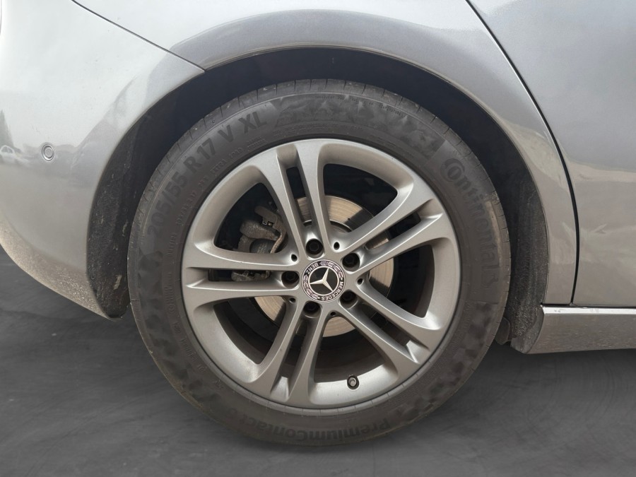 MERCEDES d'occasion A 180 d 116ch Style Line 7G-DCT de 2018 Lyon Nord
