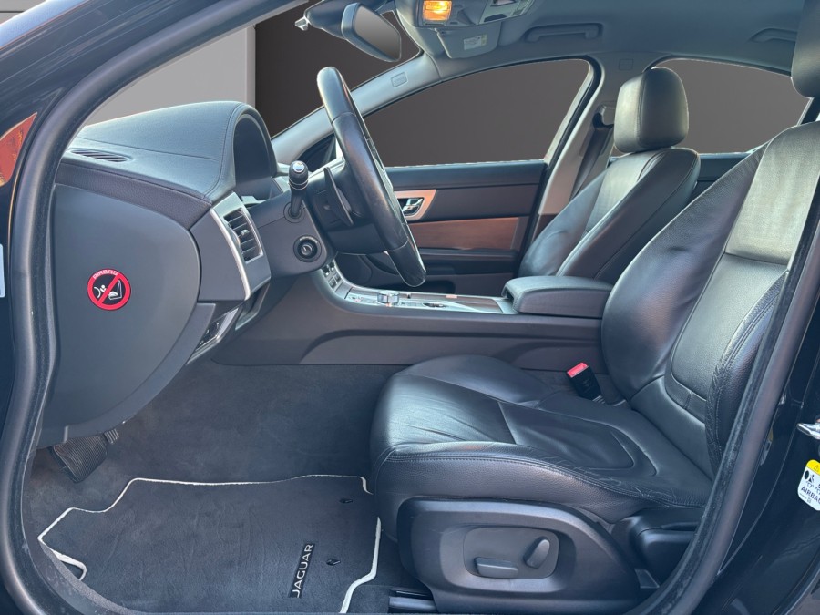 JAGUAR d'occasion XF 2.2 D 163ch Black edition de 2014 Reims Tinqueux