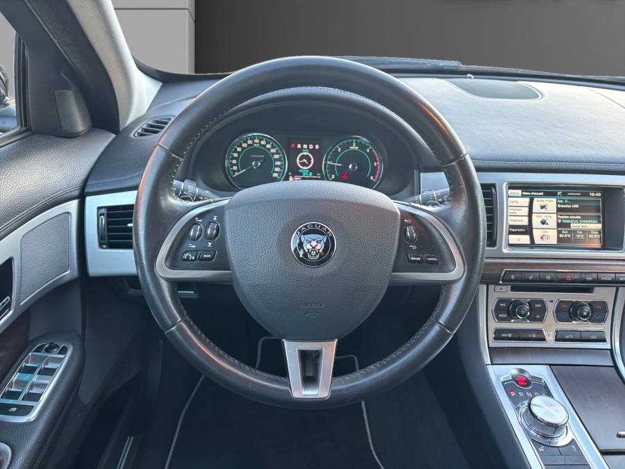 JAGUAR d'occasion XF 2.2 D 163ch Black edition de 2014 Reims Tinqueux