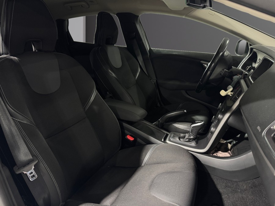 VOLVO d'occasion V40 D3 150 Momentum de 2016 Meximeux (01)﻿