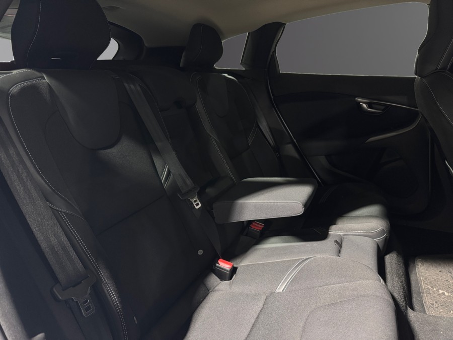 VOLVO d'occasion V40 D3 150 Momentum de 2016 Meximeux (01)﻿