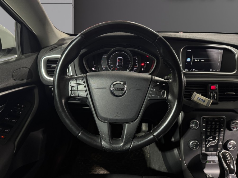 VOLVO d'occasion V40 D3 150 Momentum de 2016 Meximeux (01)﻿
