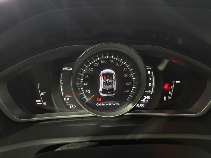 VOLVO d'occasion V40 D3 150 Momentum de 2016 Meximeux (01)﻿