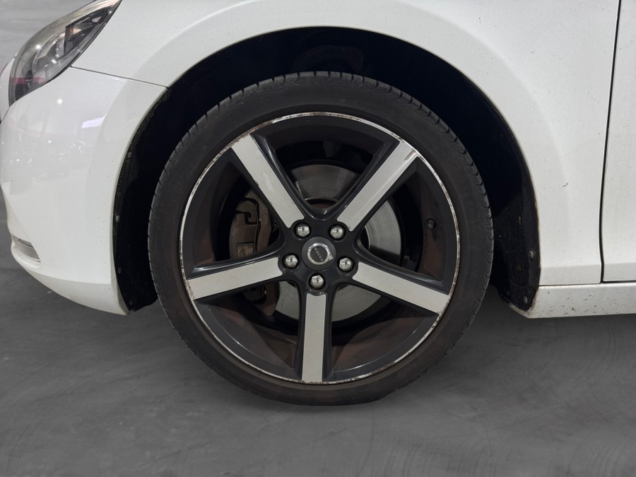 VOLVO d'occasion V40 D3 150 Momentum de 2016 Meximeux (01)﻿