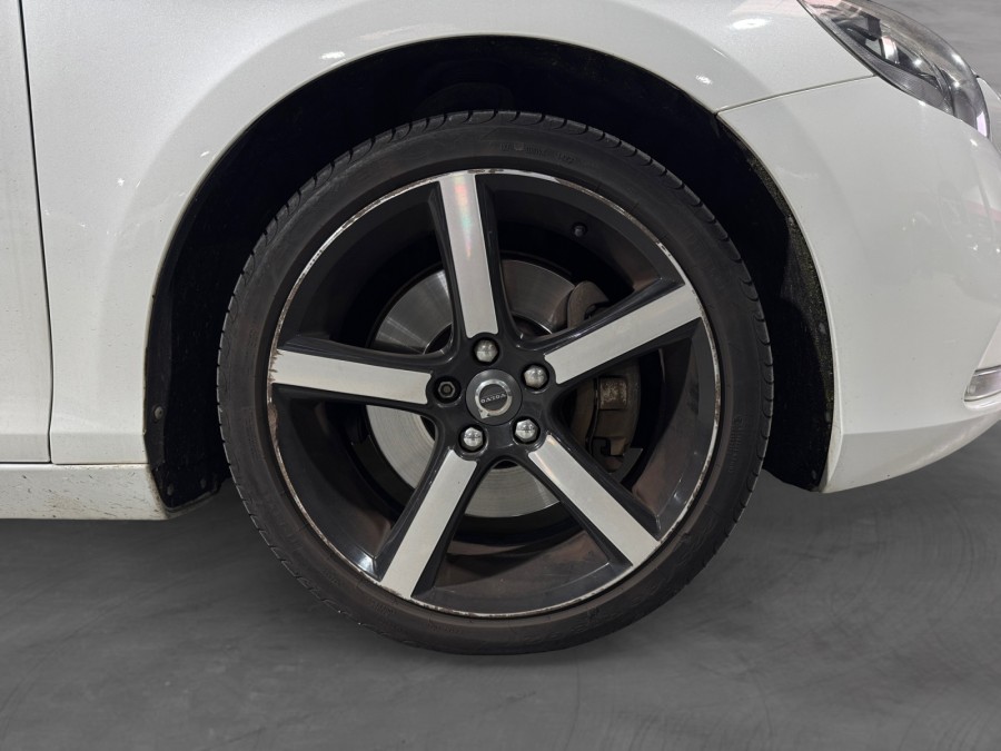 VOLVO d'occasion V40 D3 150 Momentum de 2016 Meximeux (01)﻿