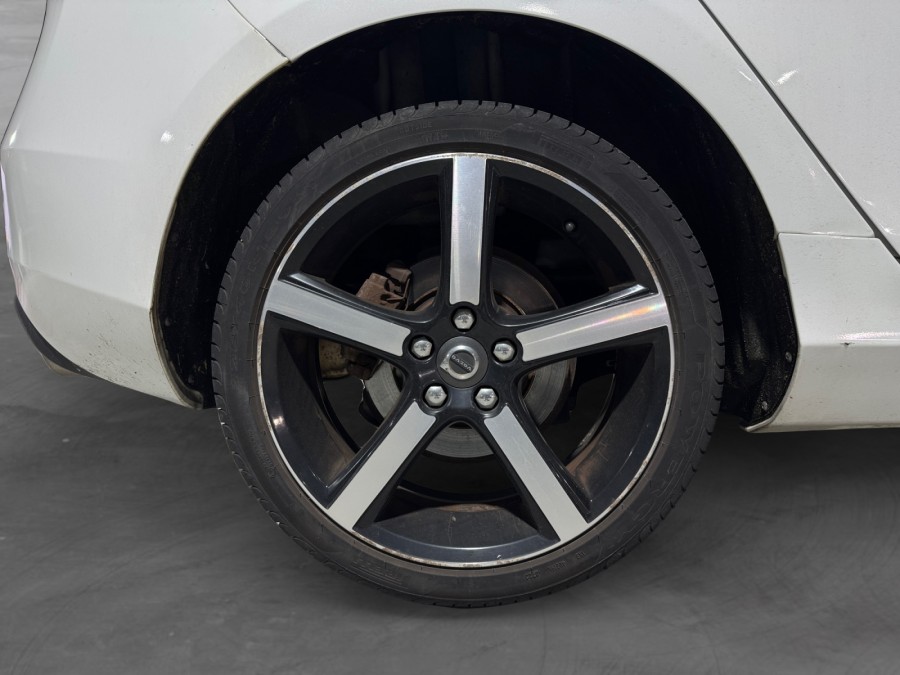VOLVO d'occasion V40 D3 150 Momentum de 2016 Meximeux (01)﻿