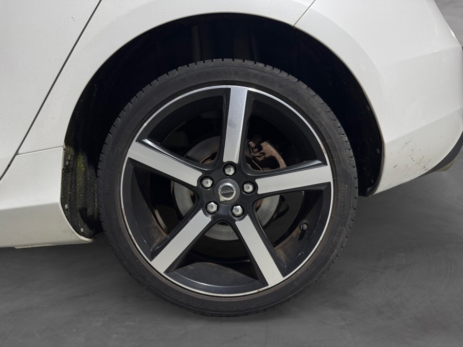VOLVO d'occasion V40 D3 150 Momentum de 2016 Meximeux (01)﻿