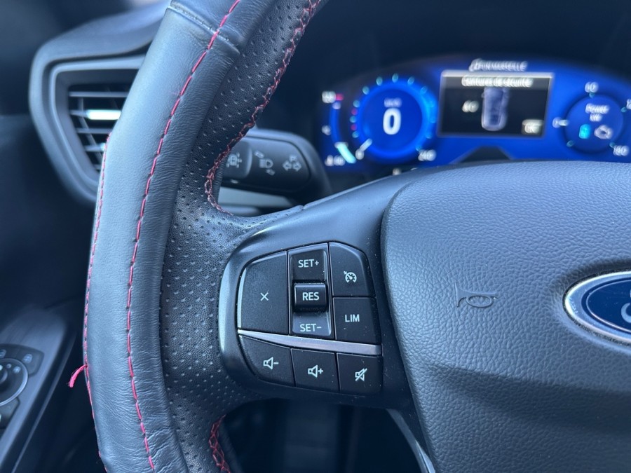 FORD d'occasion KUGA 2.5 DURATEC 190 ST-LINE de 2022 Salon de