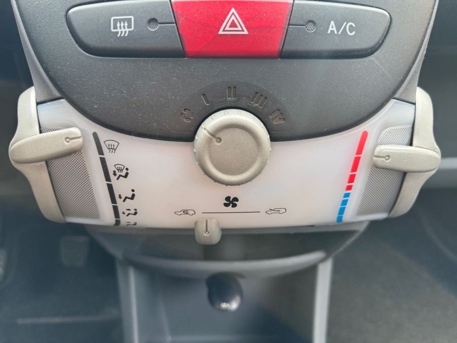 TOYOTA d'occasion AYGO 1.0 VVT-I Les Bleus de 2007 Montreuil (93)﻿