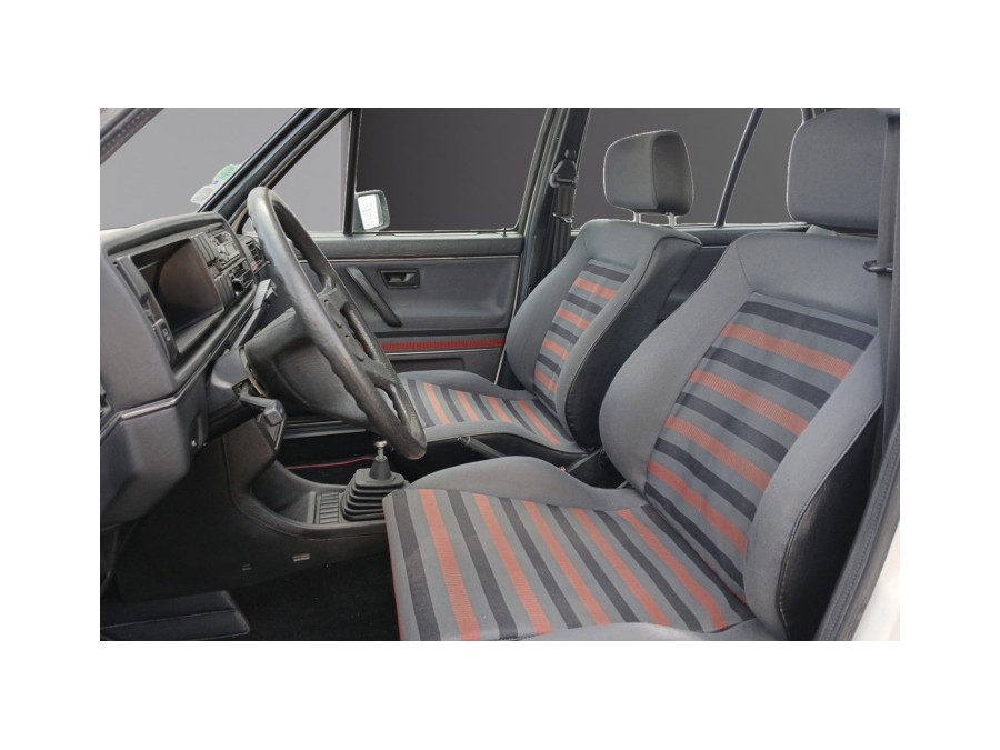 VOLKSWAGEN d'occasion GOLF GTI de 1986 La Ciotat (13)﻿