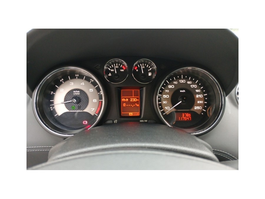 PEUGEOT d'occasion RCZ 1.6 THP 155 de 2014 La Ciotat (13)﻿