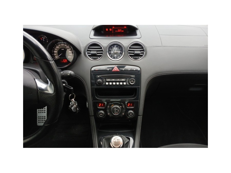 PEUGEOT d'occasion RCZ 1.6 THP 155 de 2014 La Ciotat (13)﻿