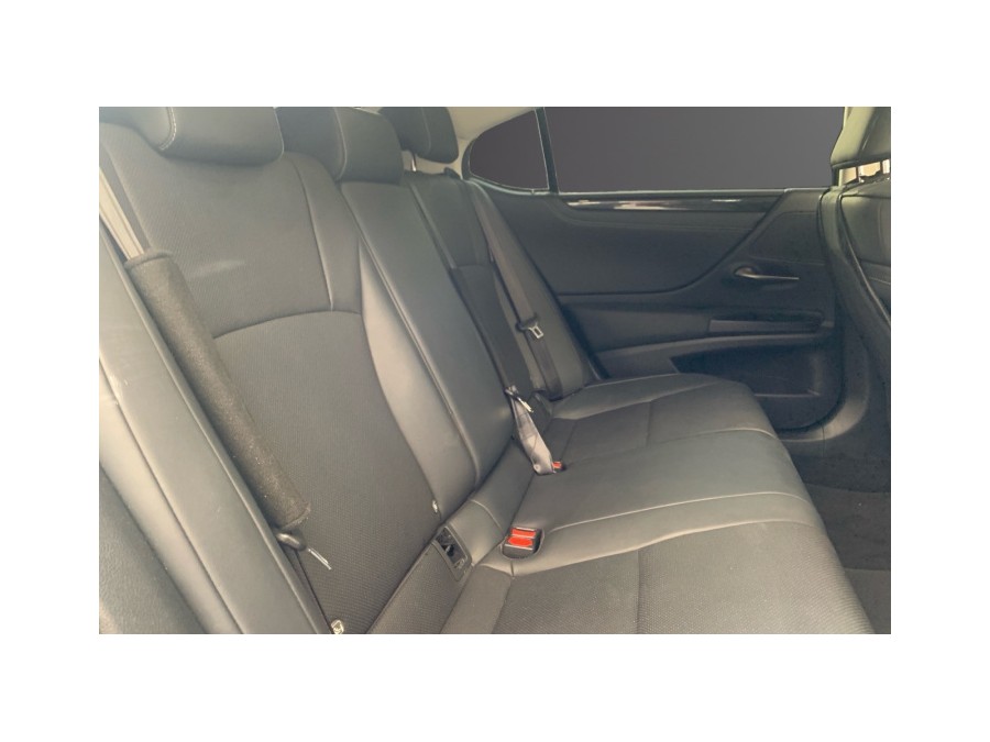 LEXUS d'occasion ES 300H LUXE de 2021 Montreuil (93)﻿