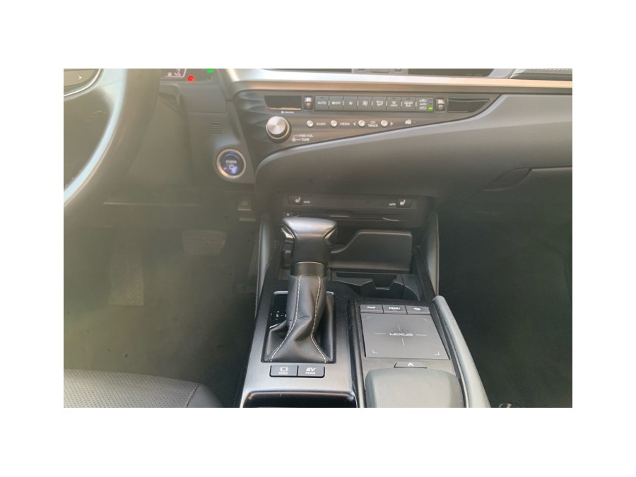 LEXUS d'occasion ES 300H LUXE de 2021 Montreuil (93)﻿