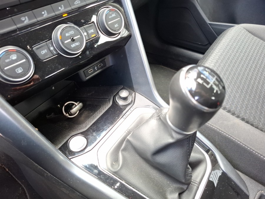 VOLKSWAGEN d'occasion T-ROC 1.0 TSI 110 ACTIVE de 2021 Le Puy en