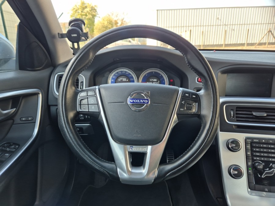 VOLVO d'occasion S60 1.6D 115 R-DESIGN de 2013 Arras (62)﻿