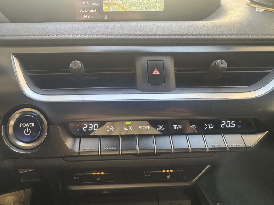 LEXUS d'occasion UX 250H 4WD PACK de 2019 Paris 15 (75)﻿