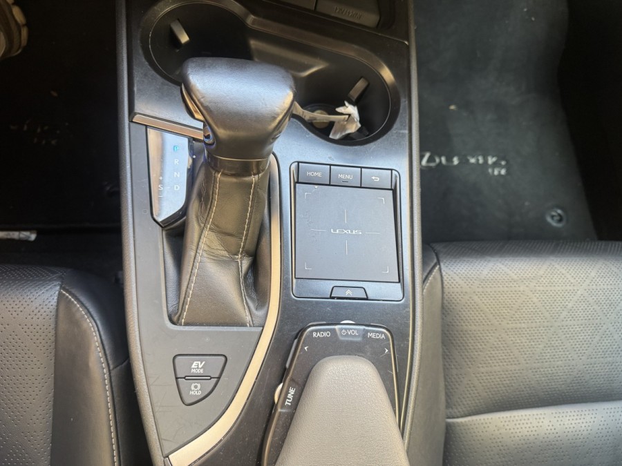 LEXUS d'occasion UX 250H 4WD PACK de 2019 Paris 15 (75)﻿