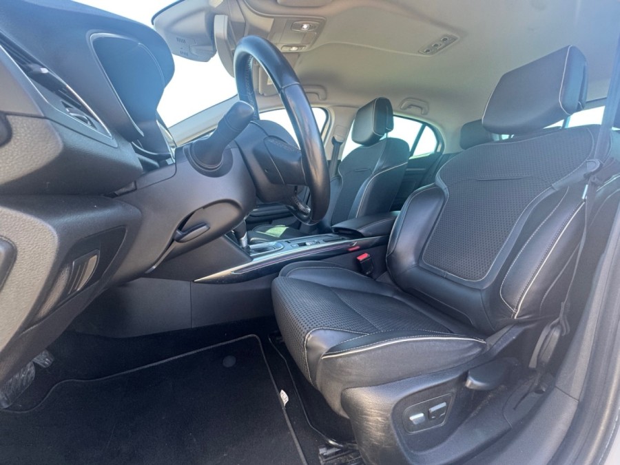 RENAULT d'occasion MEGANE TCE 130 LIMITED EDC de 2017 Orgeval