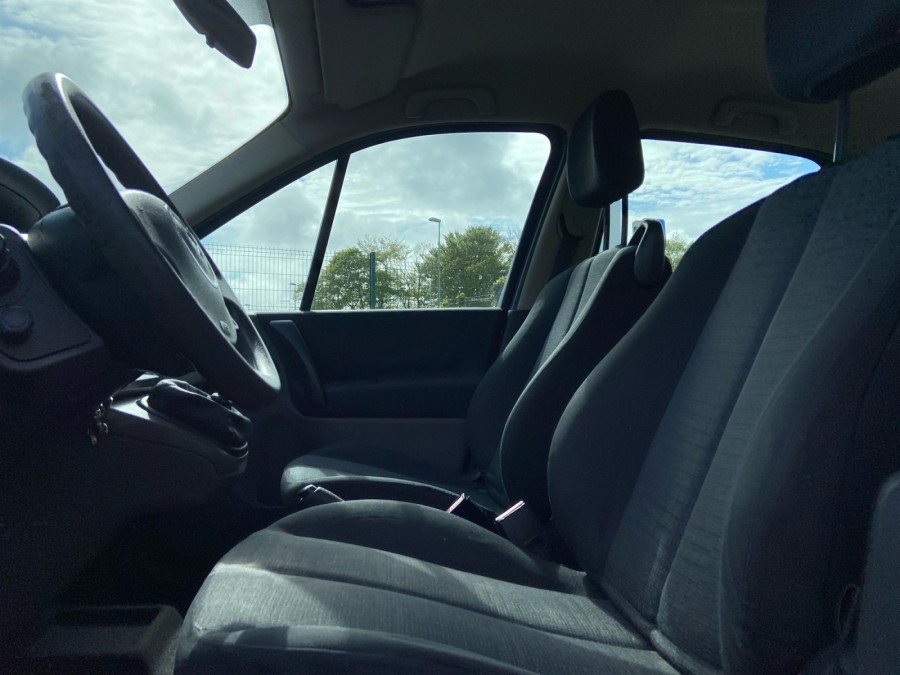 RENAULT d'occasion SCENIC EMOTION 1.6 16V de 2006 Brest (29)﻿