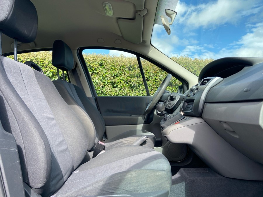 RENAULT d'occasion SCENIC EMOTION 1.6 16V de 2006 Brest (29)﻿