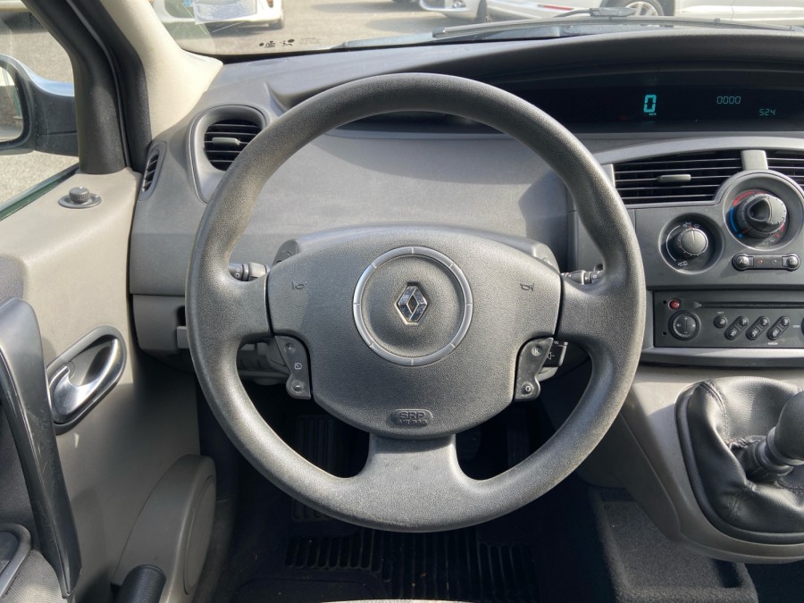 RENAULT d'occasion SCENIC EMOTION 1.6 16V de 2006 Brest (29)﻿