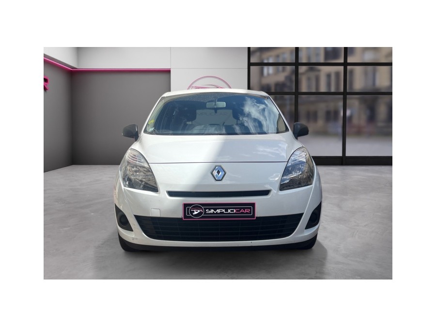 RENAULT d'occasion SCENIC 1.6 110 AUTHENTIQUE 5P de 2009 Le Raincy