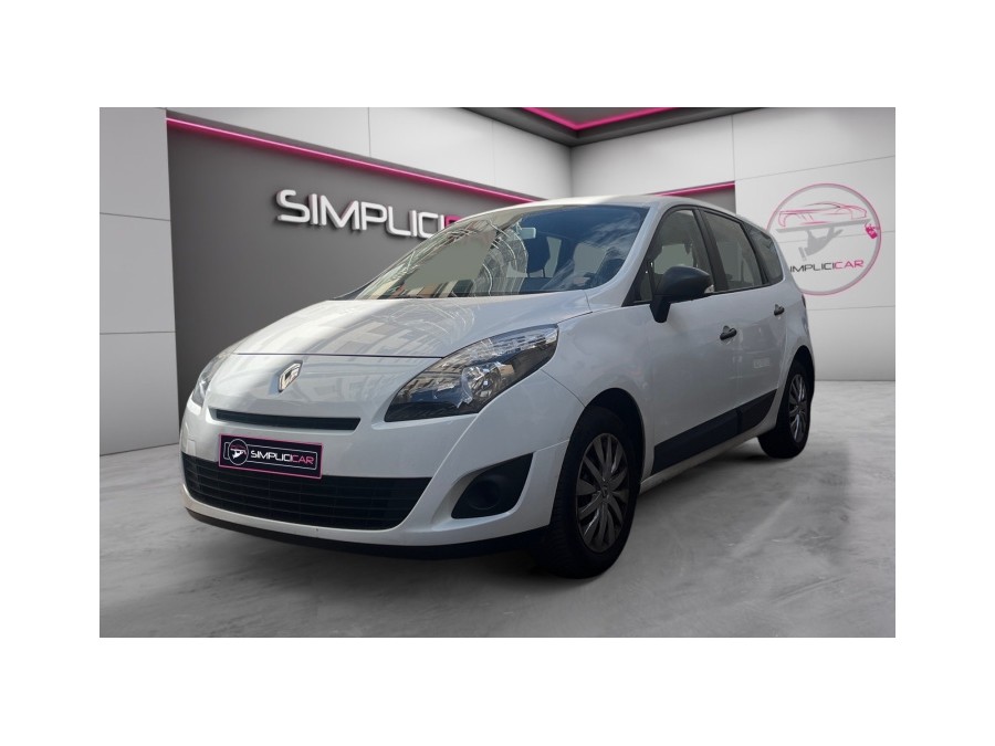 RENAULT d'occasion SCENIC 1.6 110 AUTHENTIQUE 5P de 2009 Le Raincy