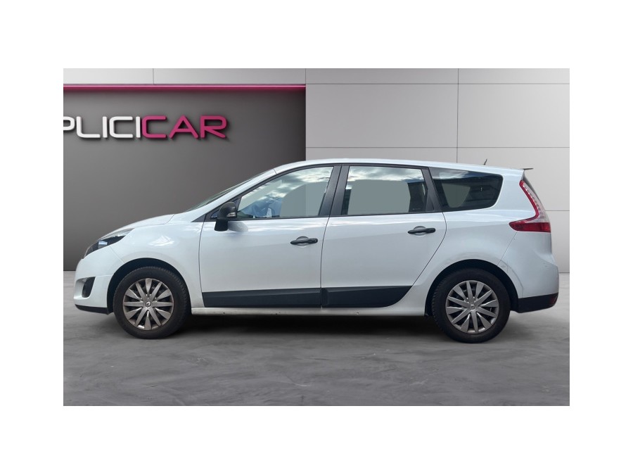 RENAULT d'occasion SCENIC 1.6 110 AUTHENTIQUE 5P de 2009 Le Raincy