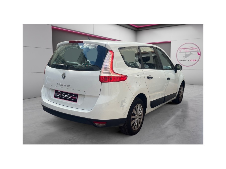 RENAULT d'occasion SCENIC 1.6 110 AUTHENTIQUE 5P de 2009 Le Raincy