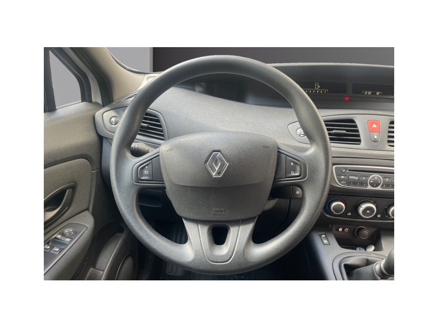 RENAULT d'occasion SCENIC 1.6 110 AUTHENTIQUE 5P de 2009 Le Raincy