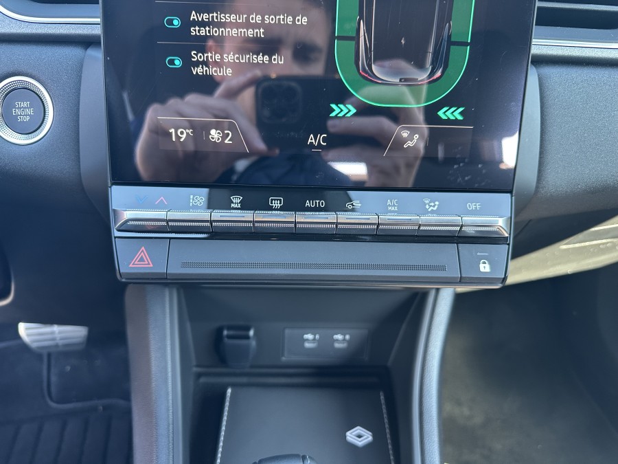 RENAULT d'occasion CAPTUR 1.6 E-TECH 145 EVOLUTION de 2025 Coeur