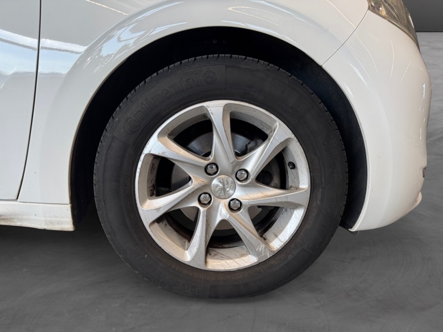 PEUGEOT d'occasion 208 1.6 E-HDI 92 STYLE de 2014 Pau (64)﻿