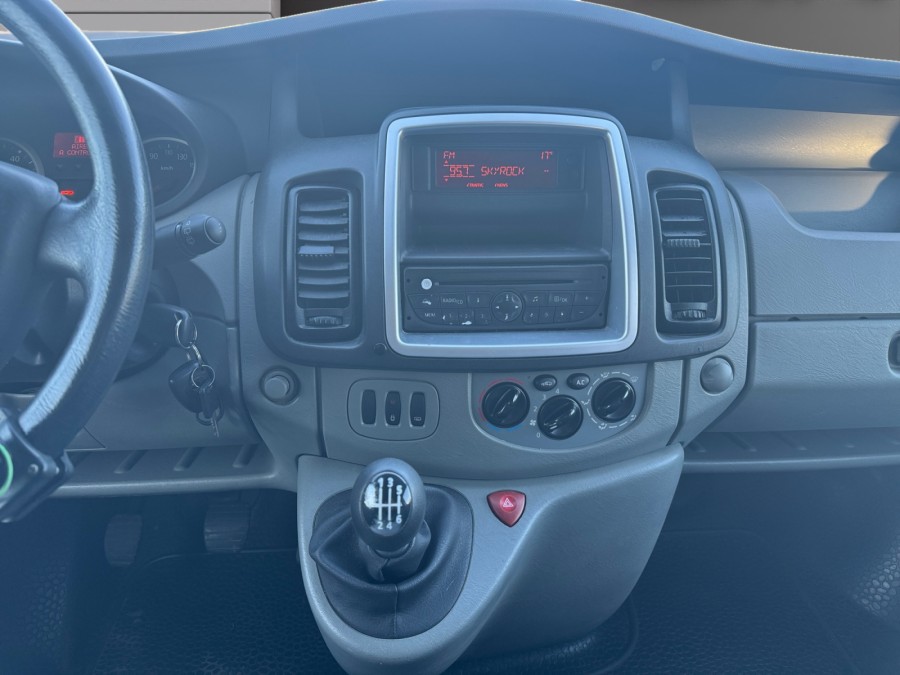 RENAULT d'occasion TRAFIC PASSENGER L2H1 2.0DCI 115 EXPRESSION de