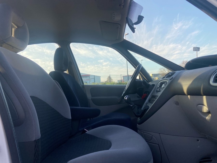 CITROEN d'occasion XSARA PICASSO 1.6 HDI 110 EXCLUSIVE de 2010 Brest