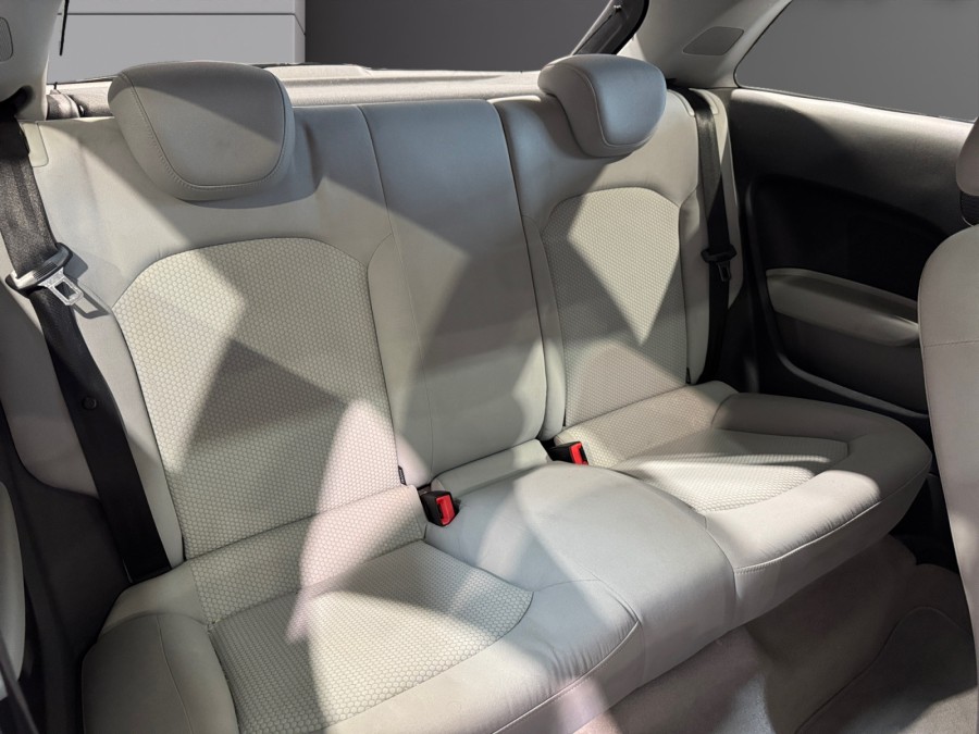 AUDI d'occasion A1 1.2 TFSI 86 ambiente de 2011 Narbonne (11)﻿