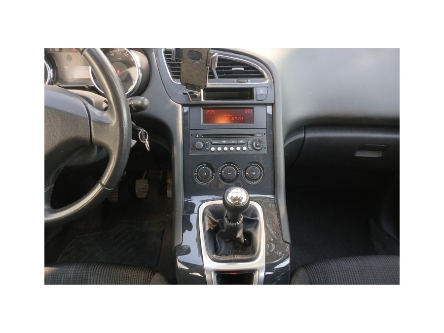 PEUGEOT d'occasion 5008 1.6 VTI 120 ACCESS de 2015 La Ciotat (13)﻿