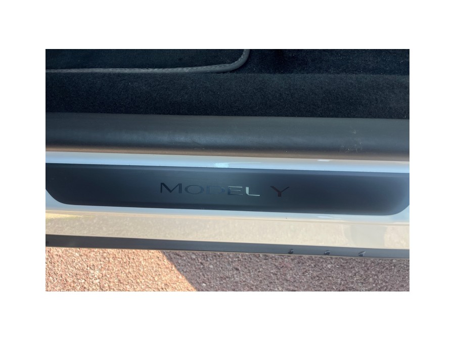 TESLA d'occasion MODEL Y TESLA MODEL Y Standard rwd de 2023 Cannes