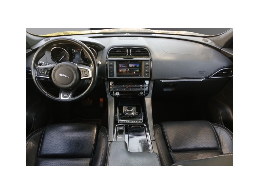 JAGUAR d'occasion F-PACE 2.0D 180 R-SPORT 2WD BVA8 de 2018 La Ciotat